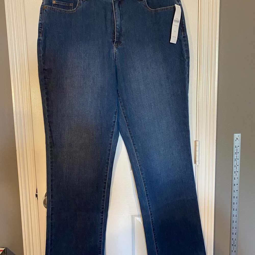 Coldwater Creek Classic Shaping Jean Straight Leg. Size 14 NWT